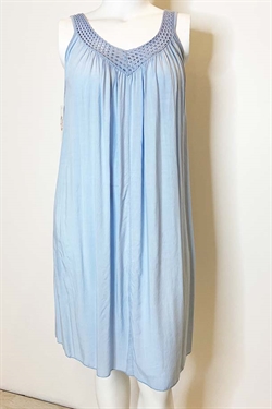 Atena kjole med stropper i lyseblå