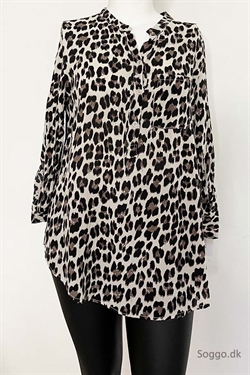 Bluse med leopard print i hvid