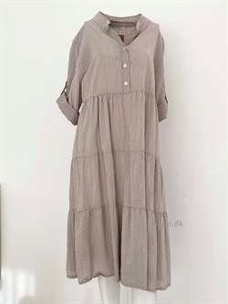 Romantisk oversize sommerkjole dotti i fango