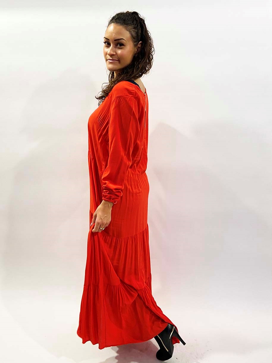 Rød kjole lang på look