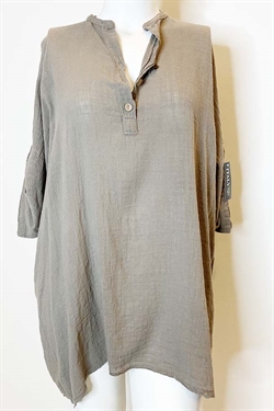 Muli tunika med knapper i taupe