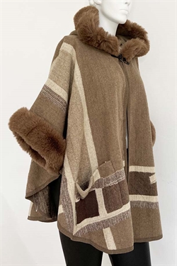 Poncho med hætte og pels kanter i brun