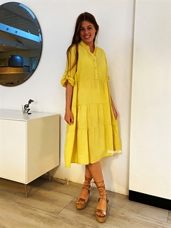 Romantisk oversize sommerkjole  i gul