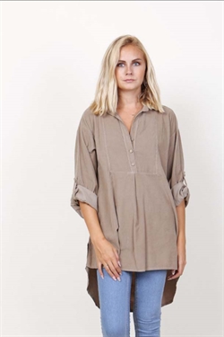 Taupe Fløjlsskjorte / Tunika med knapper farven taupe Fra soggo